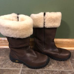 Ugg Brown Leather Shear Boots. Size 7.